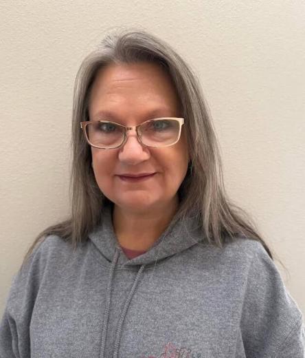 Markette, Receptionist Leslie Clinic